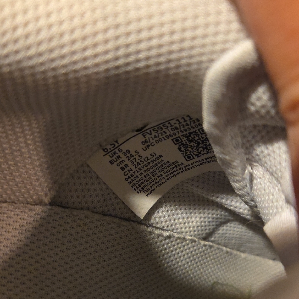 Nike Kids White Sneakers - Picture 6 of 6